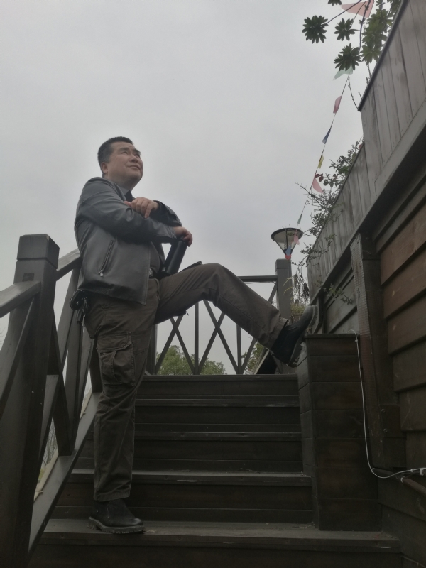 孤单背影的第一张照片--龙岩相亲网