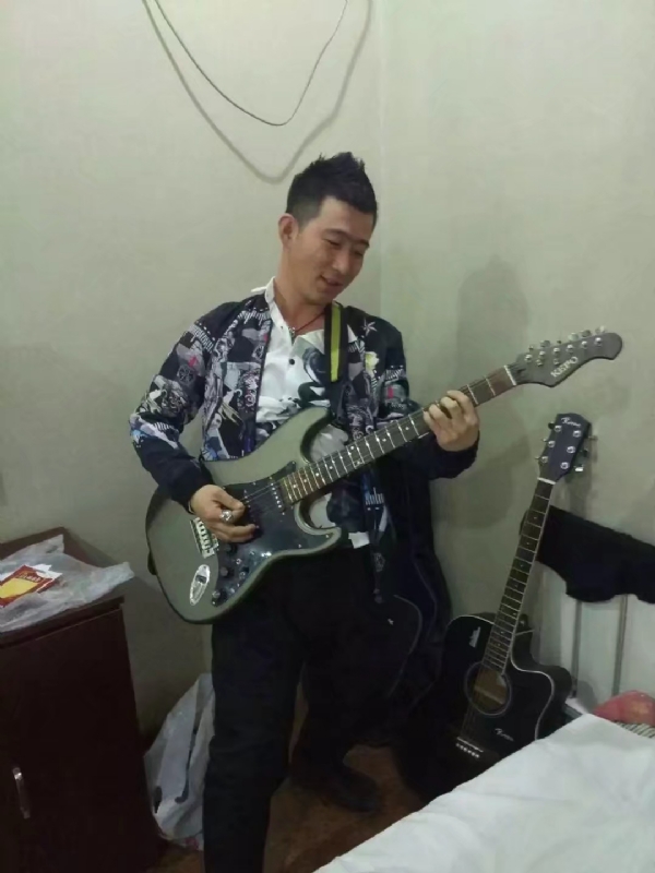 小吉他的第一张照片--龙岩相亲网