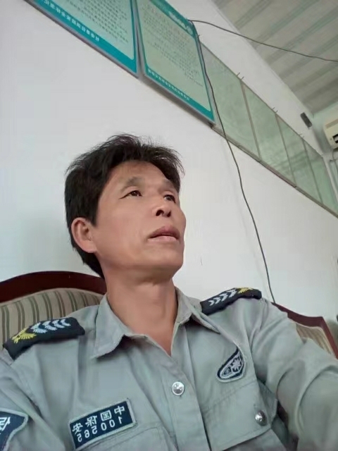 卧窗听雨的第一张照片--龙岩相亲网