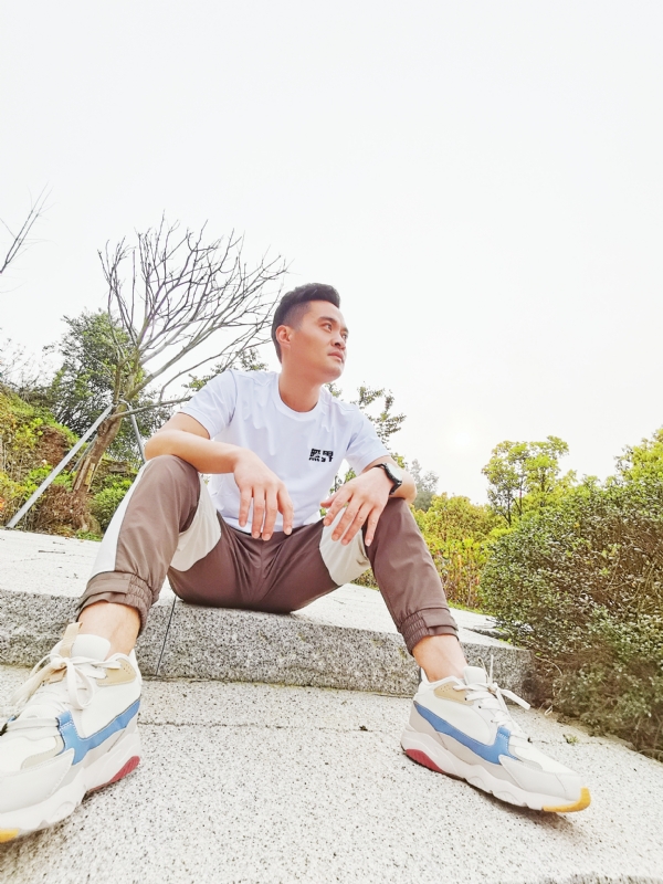 一个人，干净利落的第一张照片--龙岩相亲网