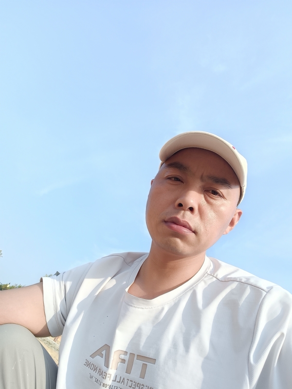 哥哥的第一张照片--龙岩相亲网