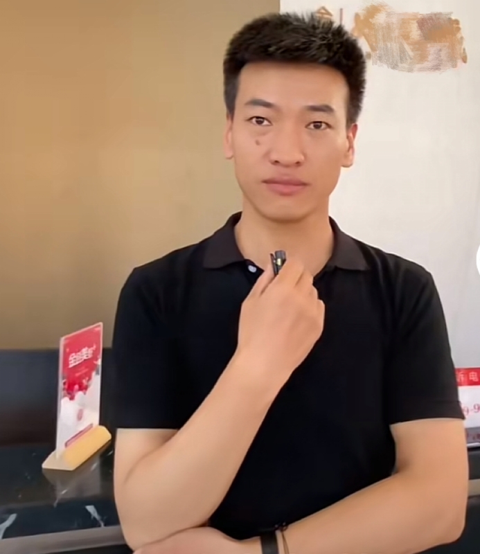 一杯梁白开的第一张照片--龙岩相亲网