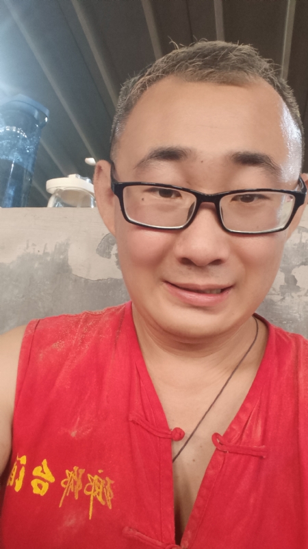 黑黑一笑的第二张照片--龙岩相亲网